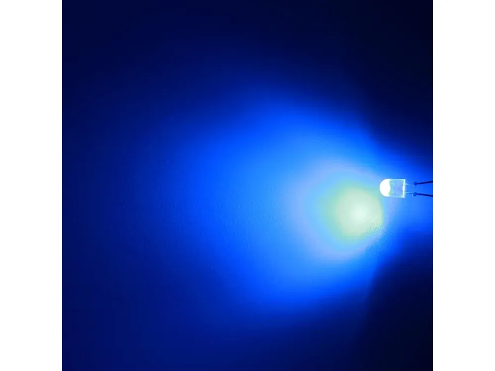 Připraveno k expedici - Hebei 7511LB7D-SB LED 5,2x3,8mm modrá